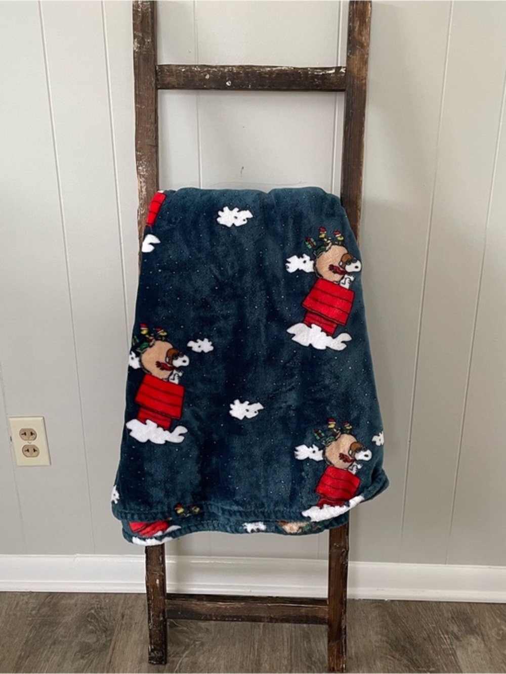 Peanuts Snoopy Christmas Winter Fleece Blanket Navy Blue Red 46” x 69”